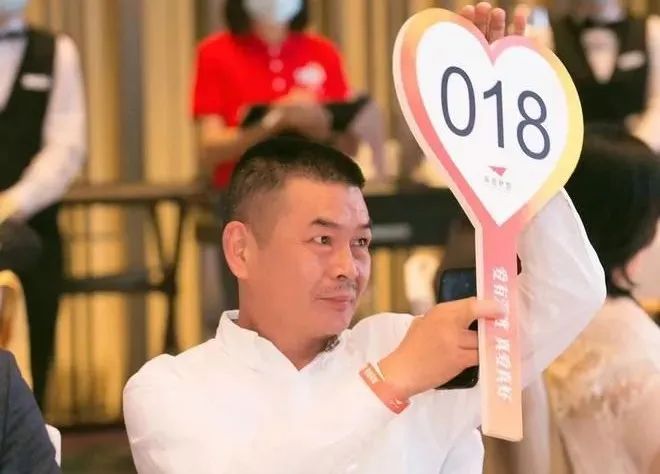 1662598674552182WfYs.jpg 4分享·爱慈善晚宴上,侯军呈董事长代表h视频
捐赠140万元用于2所“爱在边疆国门学校”建设.jpg